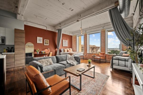 Bright and Modern Downtown Loft with Skyline Views, Free Valet, Gym